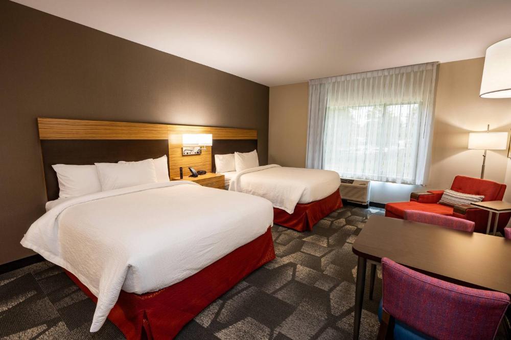 Studio with Two Queen Beds and Roll-In Shower - Mobility and Hearing Accessible interior